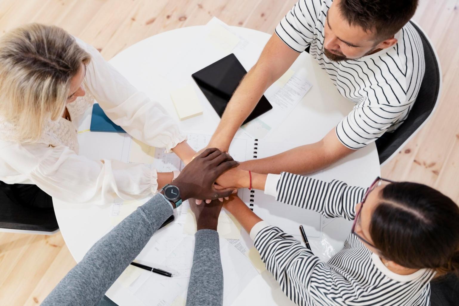 Ambiente de trabalho colaborativo com ferramentas financeiras